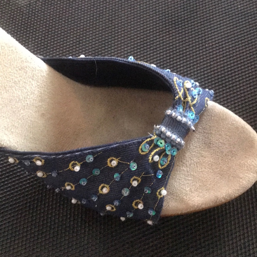 Shoes - Picture 4 of 4